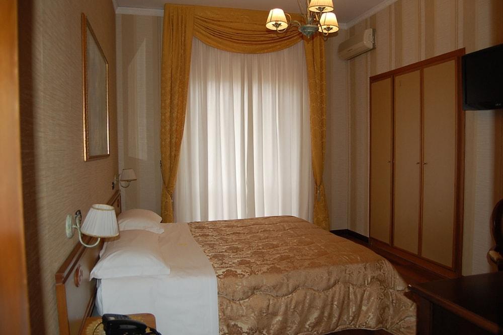 Hotel Ristorante Donato Calvizzano Экстерьер фото