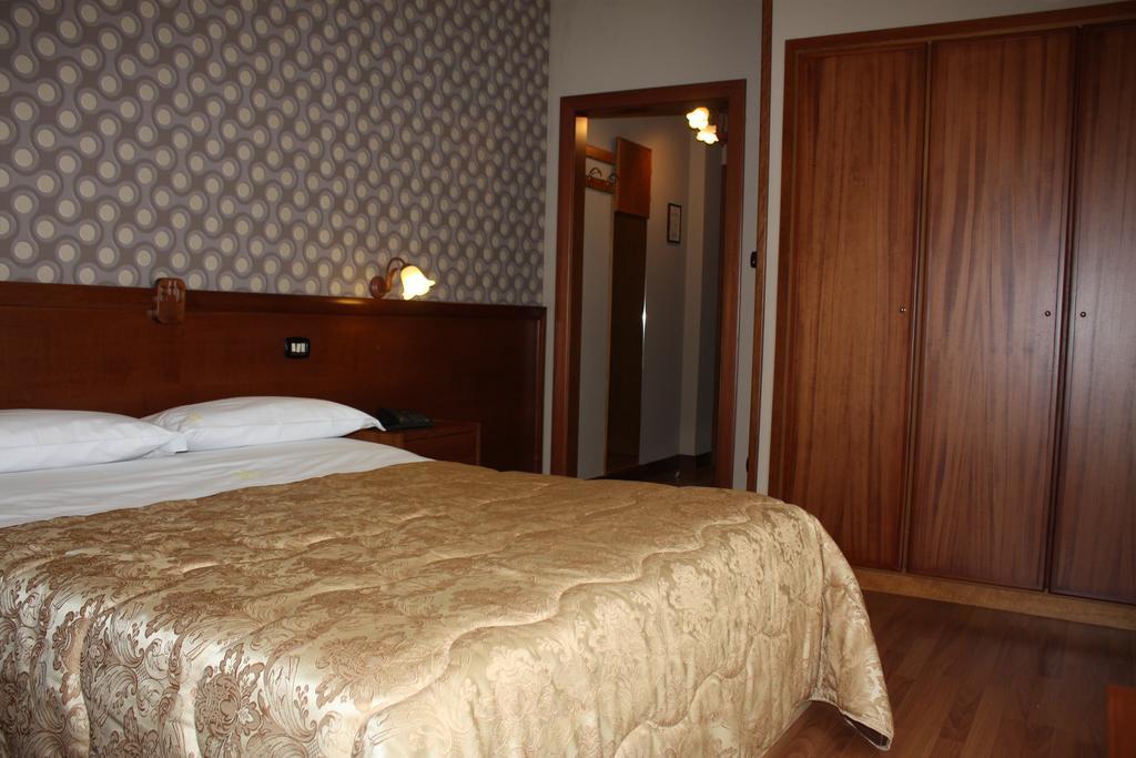 Hotel Ristorante Donato Calvizzano Экстерьер фото
